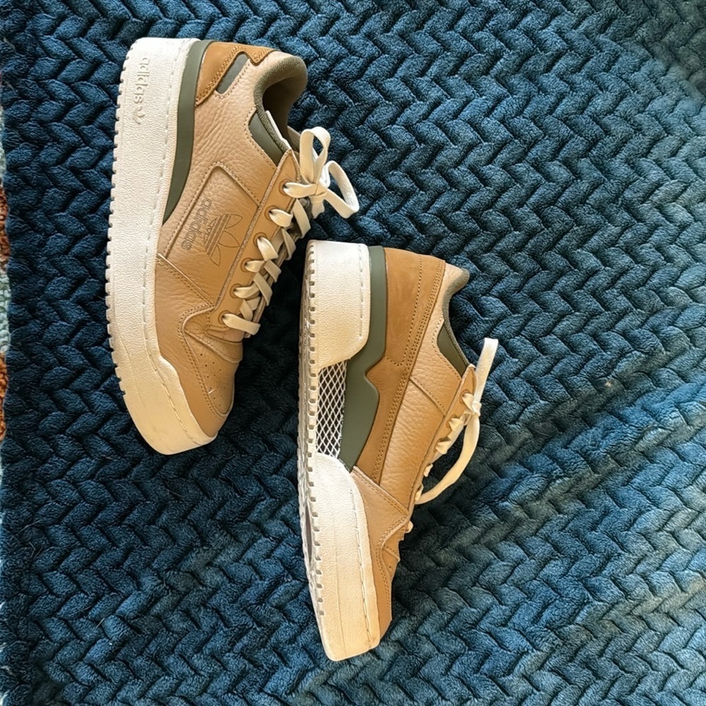 Adidas Sneakers
